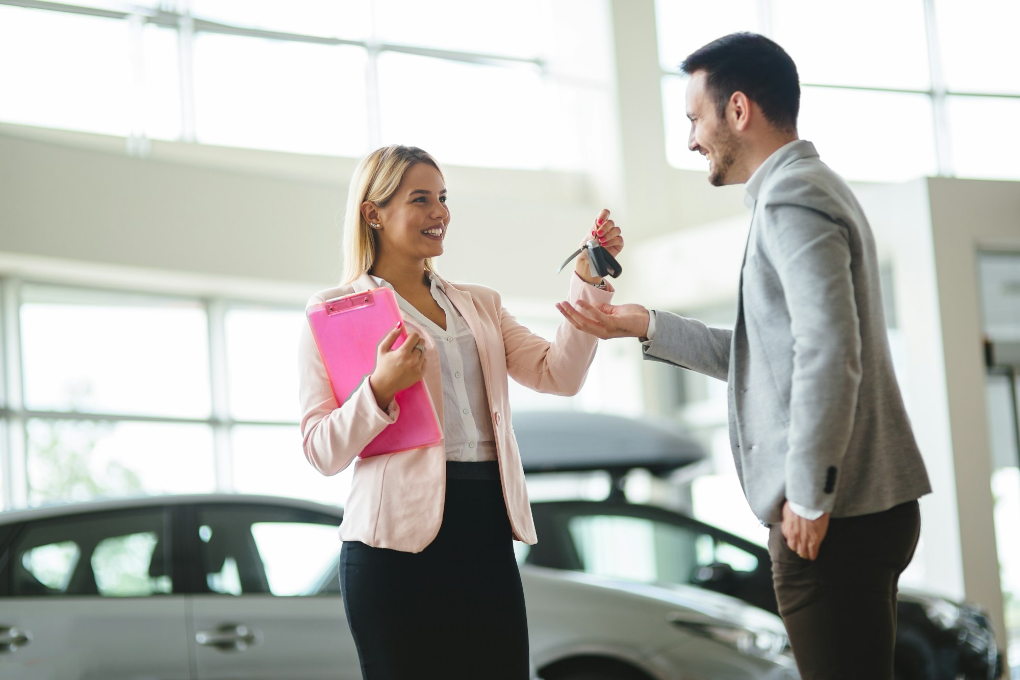 Mehr über den Artikel erfahren So überzeugen Sie Autokäufer: Ihr Autohaus als erste Wahl gegenüber der Konkurrenz